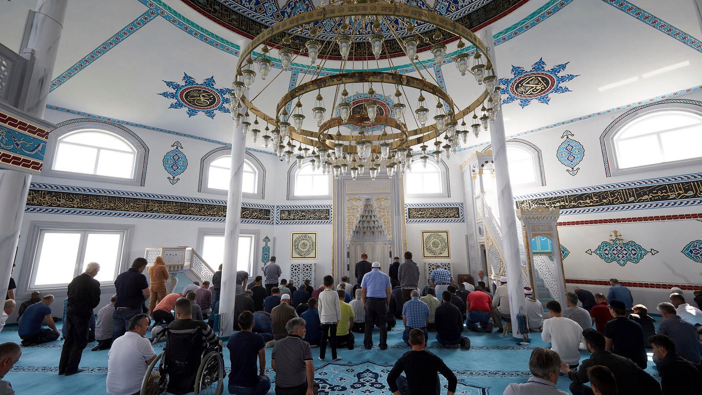 Freitagsgebet in der DITIB-Moschee Ransbach-Baumbach (Foto: dpa Bildfunk, Picture Alliance)