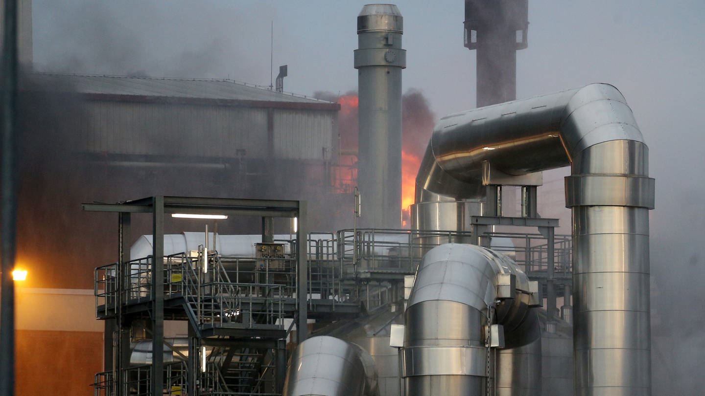 In Worms ist auf dem Firmengelände eines Chemieunternehmens ein Großbrand ausgebrochen. (Foto: dpa Bildfunk, windkraft-solarausbau-rlp-100)