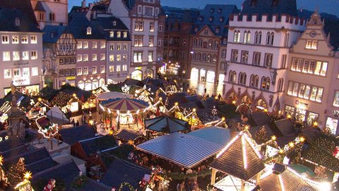Abendliche Stimmung auf dem Weihnachtsmarkt in Trier (Foto: Stadt Trier)