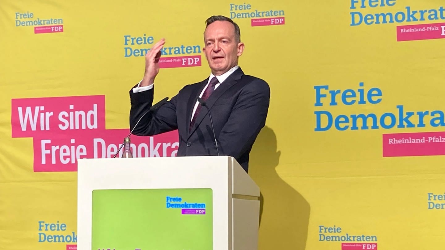 Der Vorsitzende der FDP Rheinland-Pfalz und Bundesverkehrsminister Volker Wissing spricht auf einem Landesparteitag in Morbach im Hunsrück (Foto: dpa Bildfunk, picture alliance/dpa | Dieter Ebeling)