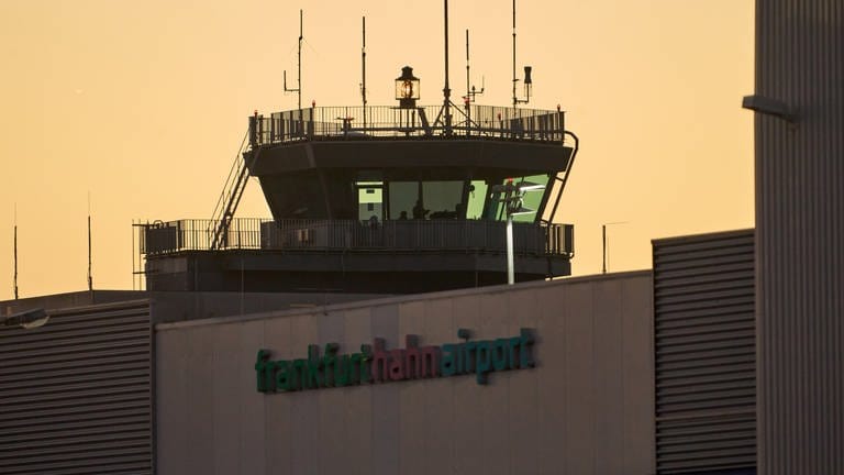 Der Airport Hahn ist insolvent. Dennoch hat er mehrere neue Mitarbeiter eingestellt und sucht immer noch Personal.  (Foto: dpa Bildfunk, picture alliance/dpa | Thomas Frey)