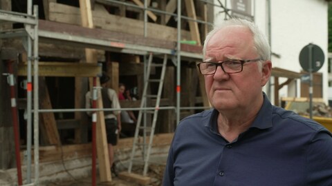 Architekt Fritz Vennemann engagiert sich in RLP im Ahrtal beim Wiederaufbau von beschädigten Fachwerkhäusern. (Foto: SWR)