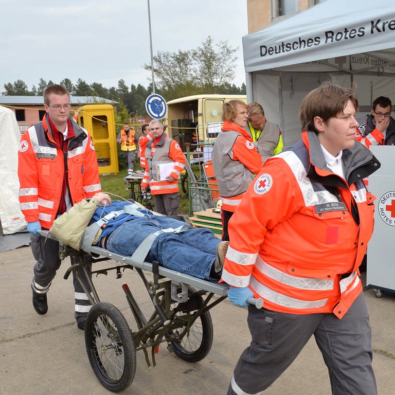 Rettungssanitäter bei Notfallübung
