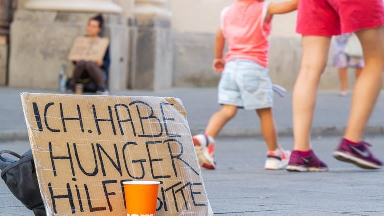 Ab wann gilt man in Deutschland als arm? (Foto: dpa Bildfunk, picture alliance/dpa | Peter Kneffel)