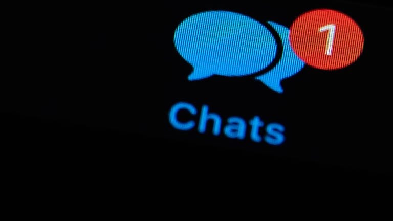 Chat-Symbol auf Display (Foto: dpa Bildfunk, Picture Alliance)