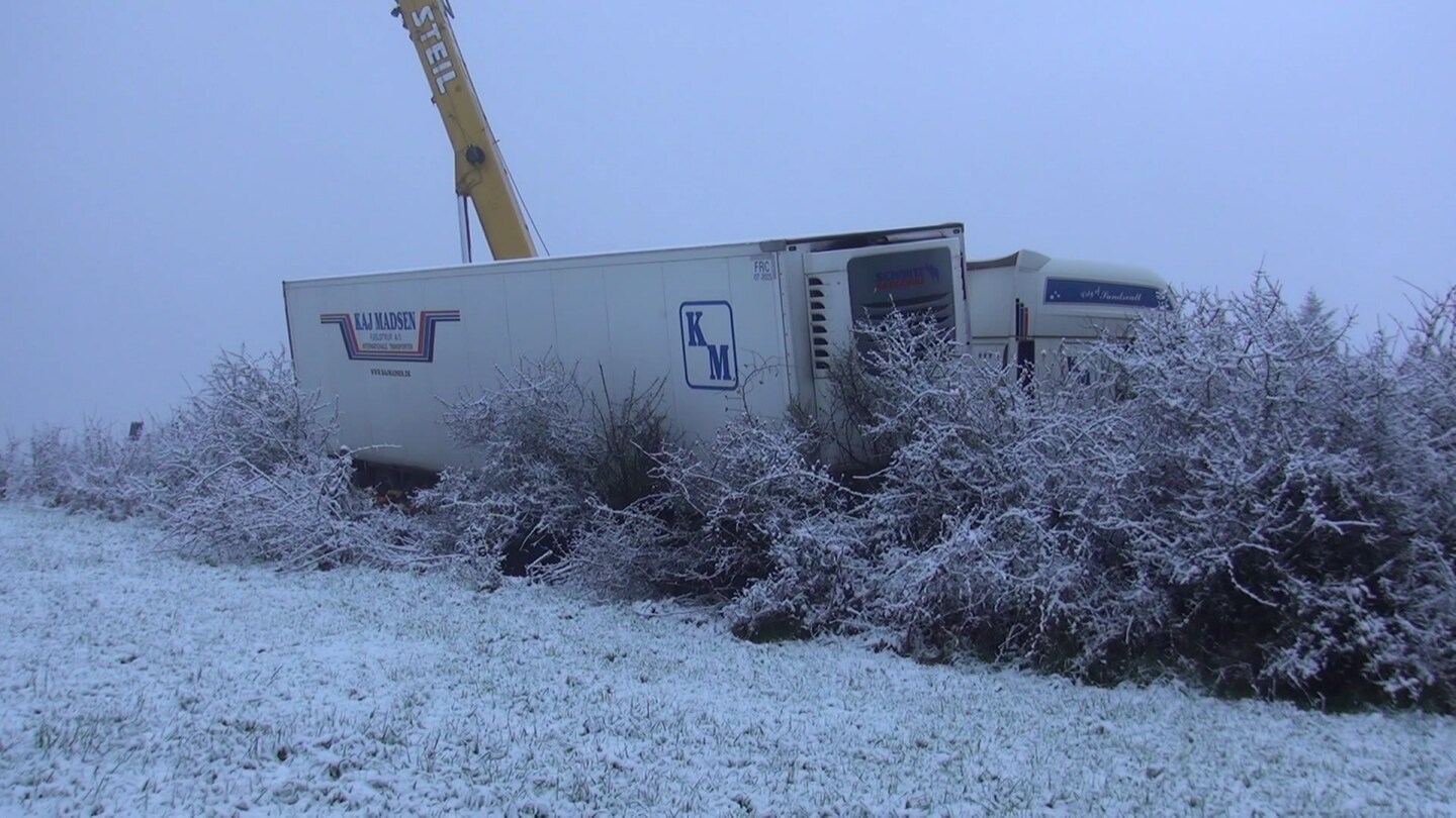 Lkw-Unfall bei Schnee in der Eifel (Foto: SWR, SWR)
