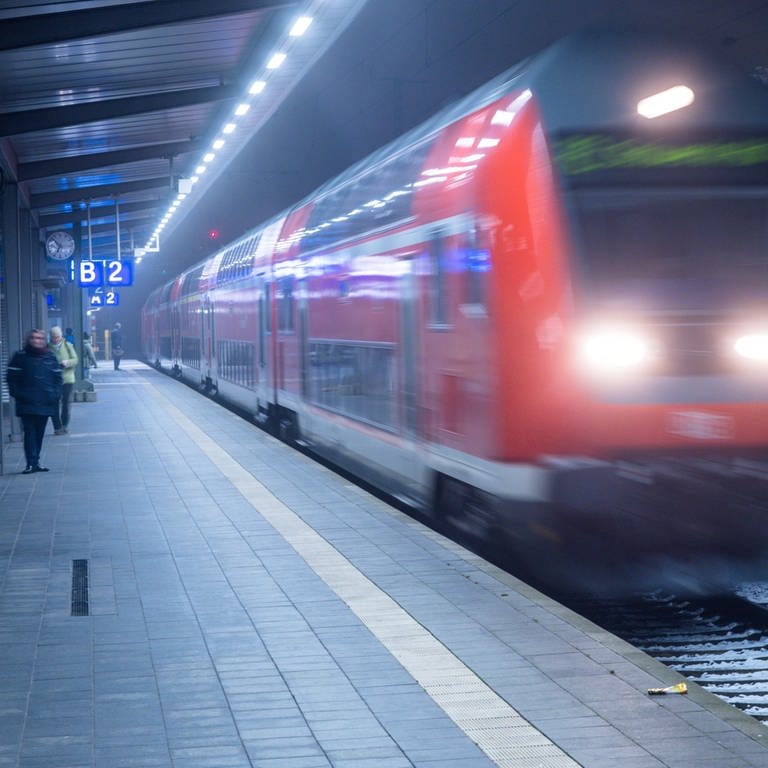 Mit dem Deutschlandticket werden bundesweite Fahrten im Regionalverkehr für monatlich 49 Euro möglich. Ministerpräsidentin Malu Dreyer glaubt an den Erfolg des Tickets auch in Rheinland-Pfalz. 
