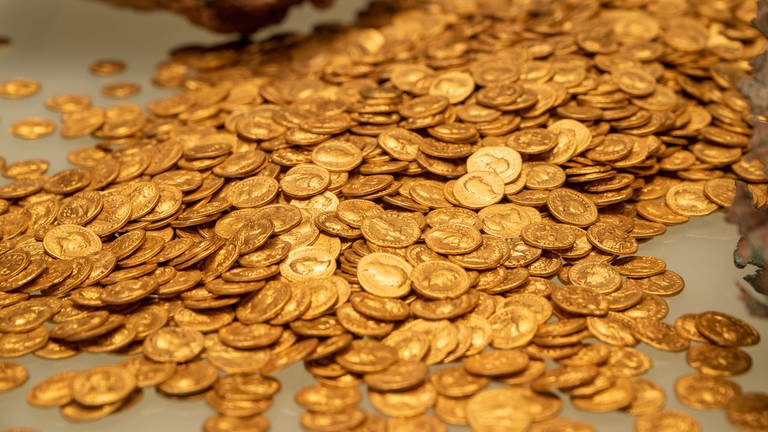 ein Haufen Goldmünzen (Foto: dpa Bildfunk, picture alliance/dpa | Harald Tittel)