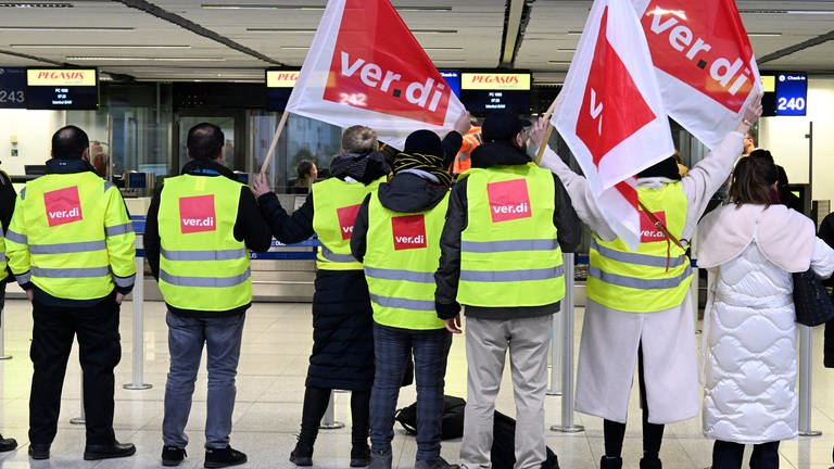 ver.di-Mitglieder sollen in RLP streiken: Betroffen sind die Stadtverwaltungen in Mainz und Neuwied. Auch der Frankfurter Flughafen wird bestreikt. (Foto: dpa Bildfunk, Picture Alliance)