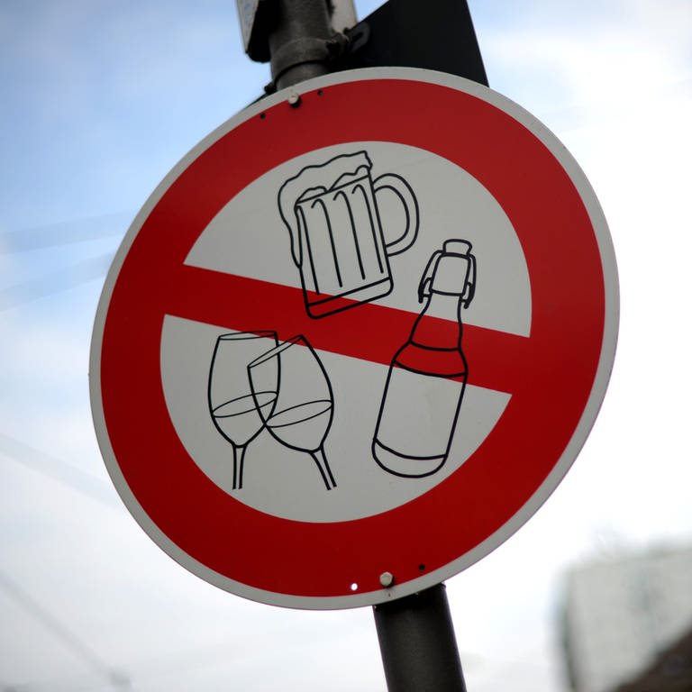 Fasten ab Aschermittwoch: Von alkoholfreier bis digitaler Auszeit (Foto: dpa Bildfunk, picture alliance / dpa | Uwe Zucchi)