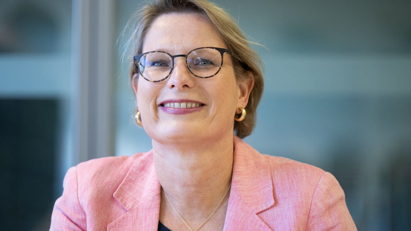 Die rheinland-pfälzische Bildungsministerin Stefanie Hubig (SPD) stellt 