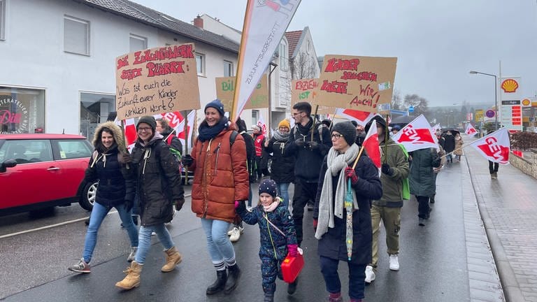 Heute haben viele Kindertagesstätten in Rheinland-Pfalz wegen eines Warnstreiks nicht geöffnet. Die Gewerkschaft ver.di hat zu bundesweiten Warnstreiks im Sozial- und Erziehungsdienst aufgerufen.