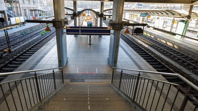 Der Bahnhof in Mainz ist am Streiktag leer. (Foto: dpa Bildfunk, Picture Alliance)
