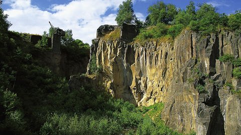 Die älteste Gewinnungsstätte von Basaltlava in Mitteleuropa ist das Mayener Grubenfeld in der Osteifel.  (Foto: dpa Bildfunk, picture-alliance / DUMONT Bildarchiv | Peter Hirth)