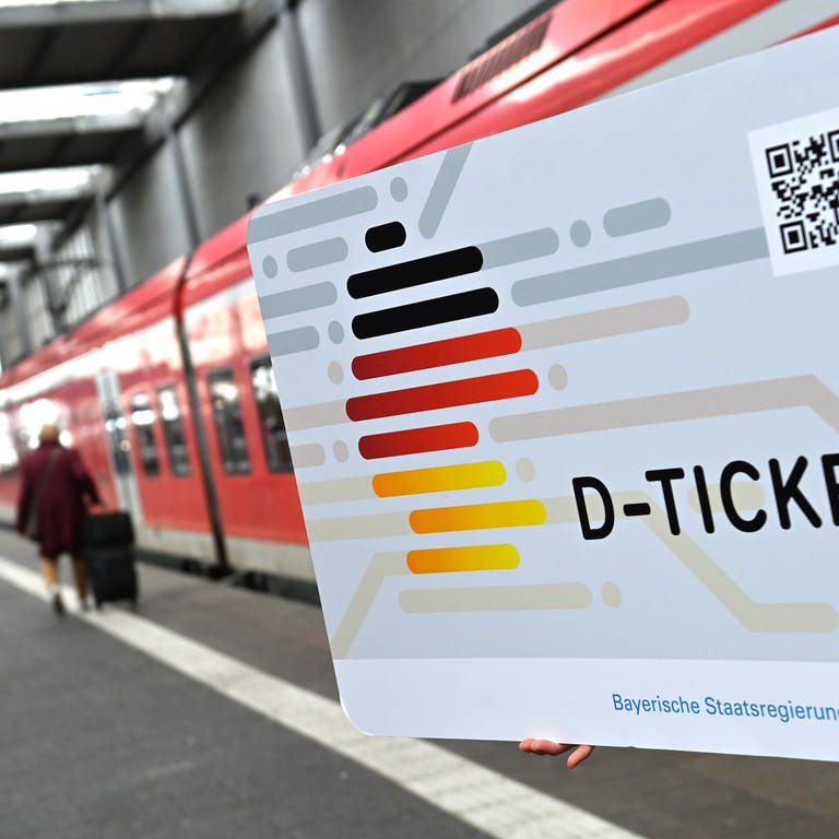 Das Deutschlandticket kommt zum 1. Mai (Foto: picture-alliance / Reportdienste, picture alliance / SVEN SIMON | Frank Hoermann / SVEN SIMON)