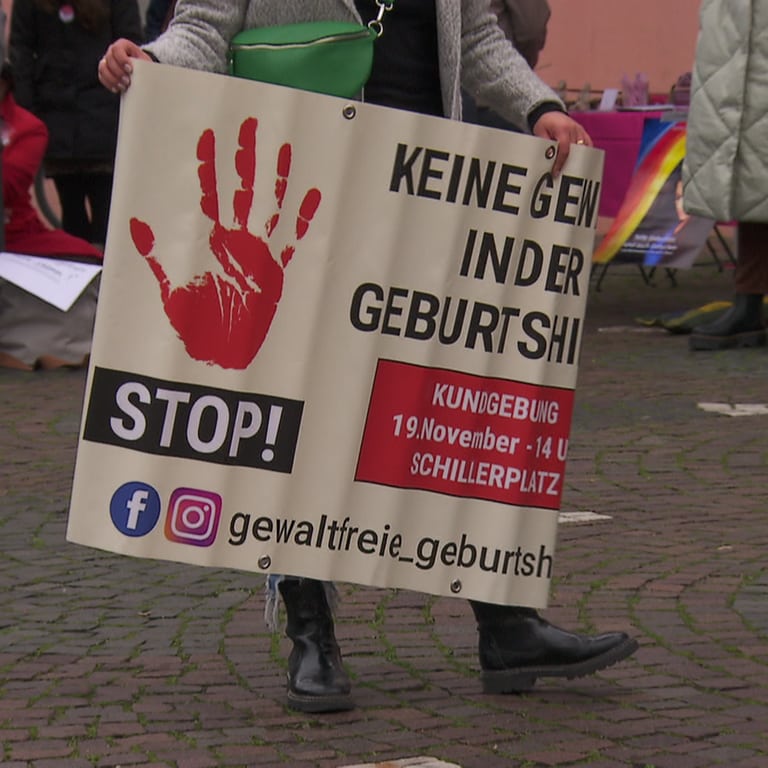 Demo gegen Gewalt gegen Frauen in Mainz (Foto: SWR)