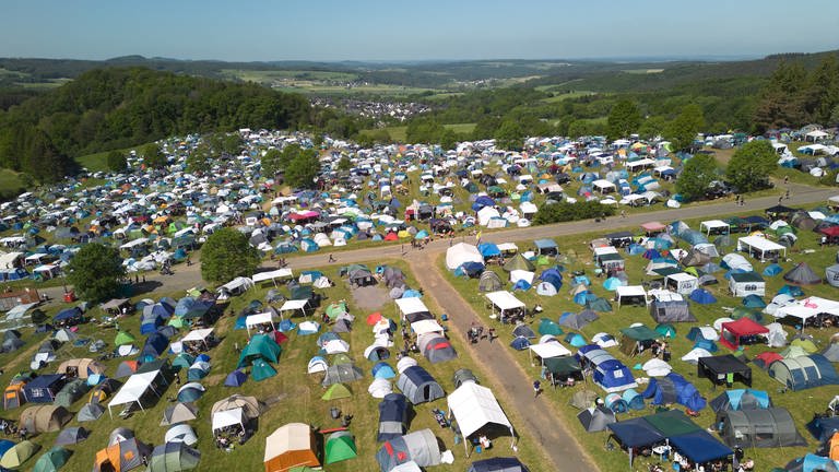 Das Campinggelände von "Rock am Ring" am Nürburgring (Foto: dpa Bildfunk, picture alliance/dpa | Thomas Frey)
