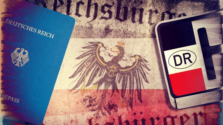 Reichsbürger-Pässe, Reichsadler und Reichsbürger-Nummernschild, Symbolfoto