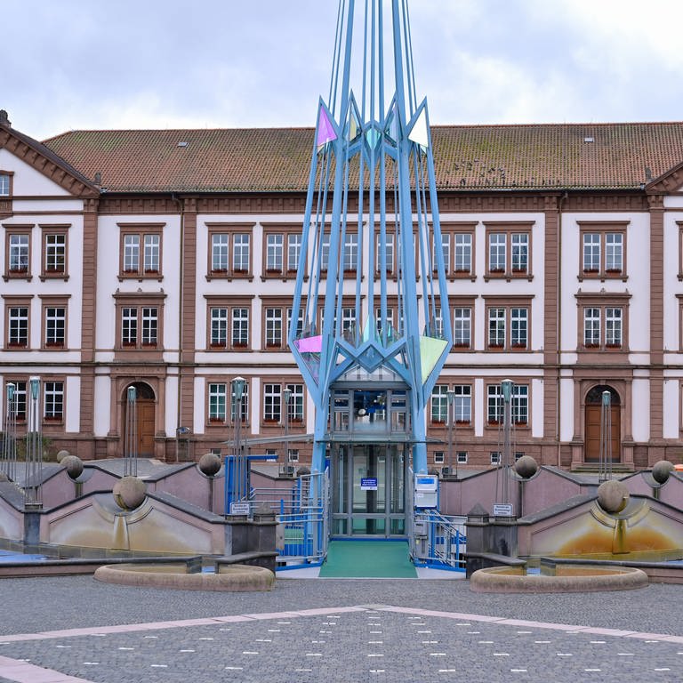 Das Rathaus in Pirmasens, weiter die Stadt mit den höchsten Schulden in Deutschland. (Foto: dpa Bildfunk, Picture Alliance)