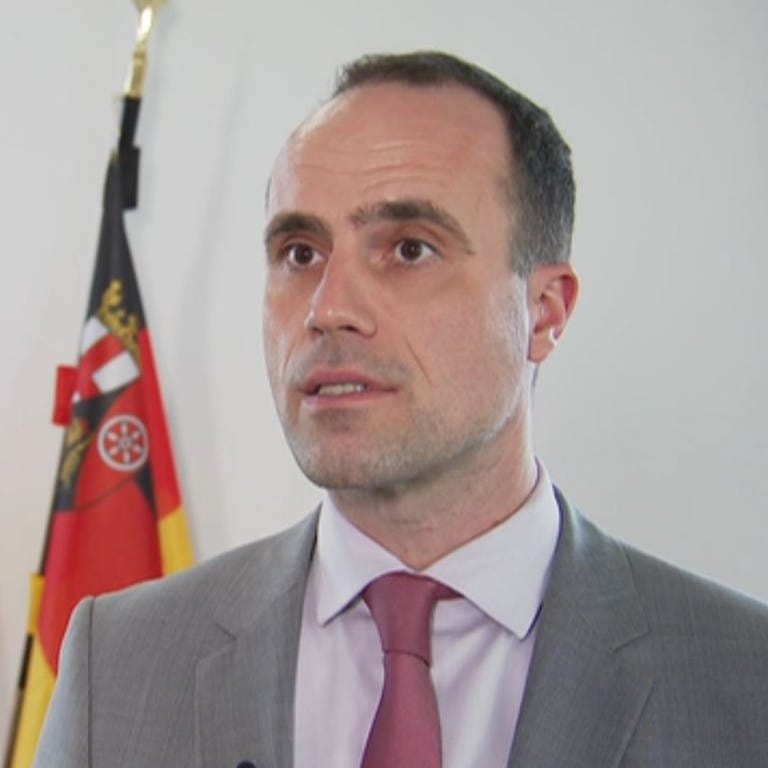 Gesundheitsminister Clemens Hoch (SPD) im Interview (Foto: SWR)