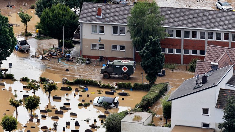 Überschwemmungen in Dernau nach Ahrflut (Foto: dpa Bildfunk, Picture Alliance)