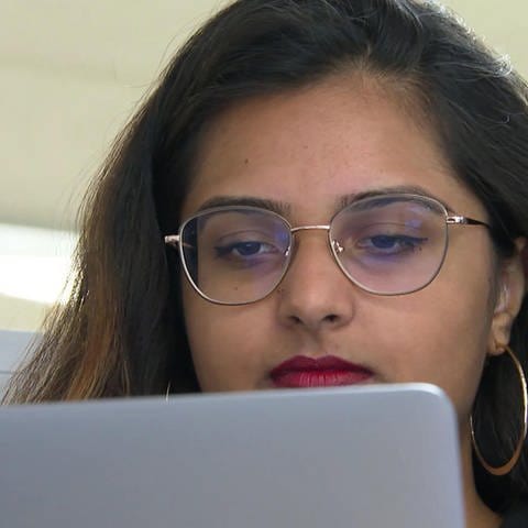 Studentin am Laptop (Foto: SWR)