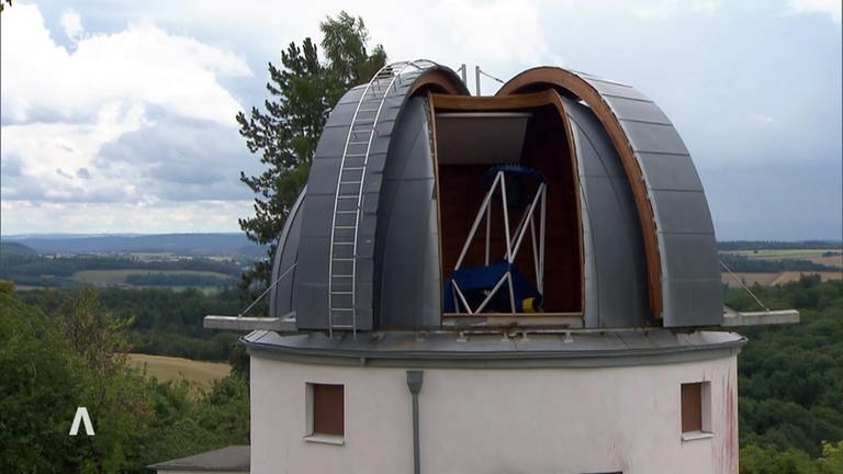 eine geöffnete Beobachtungskuppel einer Sternwarte (Foto: SWR)