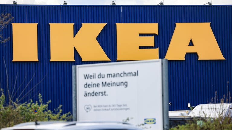 Schriftzug einer Ikea-Filiale (Foto: dpa Bildfunk, picture alliance/dpa | Oliver Berg)