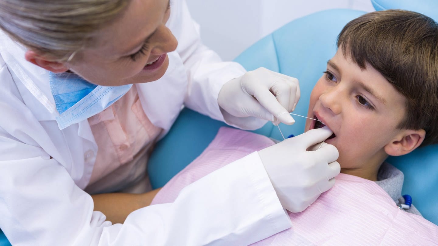 Die Zahngesundheit von Kindern wird in Rheinland-Pfalz dem neuen BARMER-Zahnreport zufolge vernachlässigt. (Foto: picture-alliance / Reportdienste, picture alliance / Zoonar | Channel Partners)