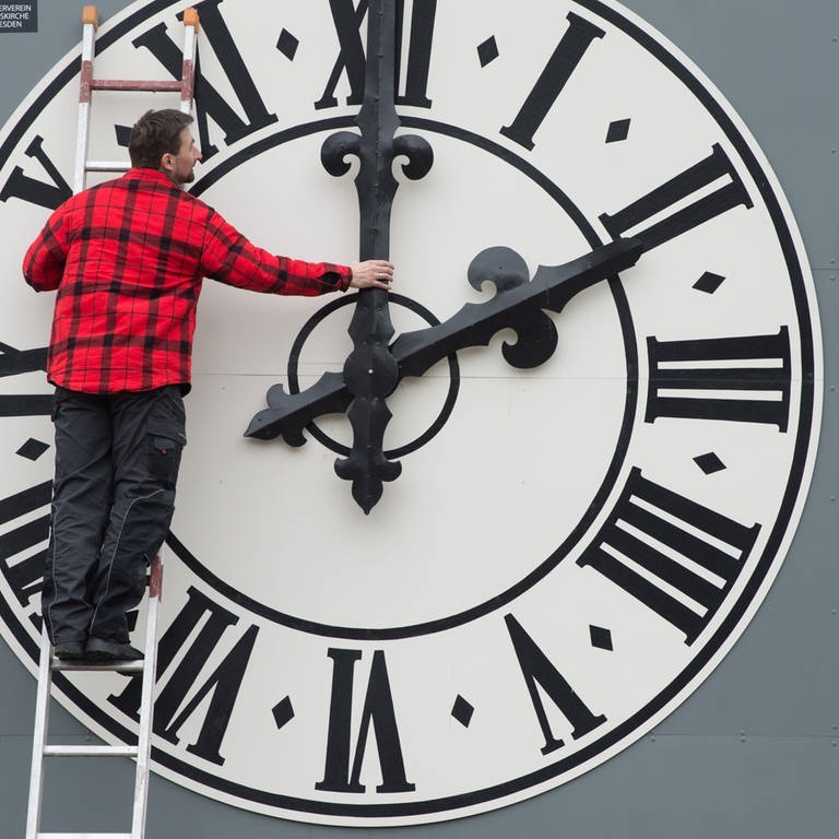 Zweimal im Jahr werden in der EU die Uhren umgestellt. Daran wird sich so schnell wohl auch nichts ändern. (Foto: dpa Bildfunk, picture alliance/dpa | Sebastian Kahnert)