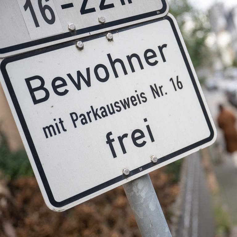 Die Gebühren für das Anwohnerparken steigen in vielen Städten in Rheinland-Pfalz stark an. (Foto: dpa Bildfunk, Picture Alliance)