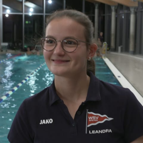 Leandra Götz ist Trainerin in ihrem Schwimmverein WSV Speyer (Foto: SWR)