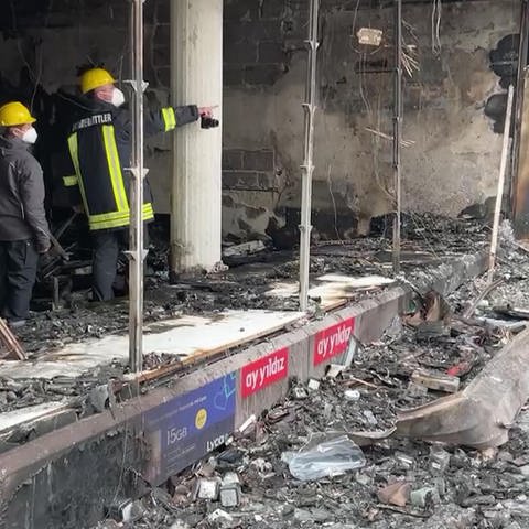 Zwei Feuerwehrleute nach Brand in Worms