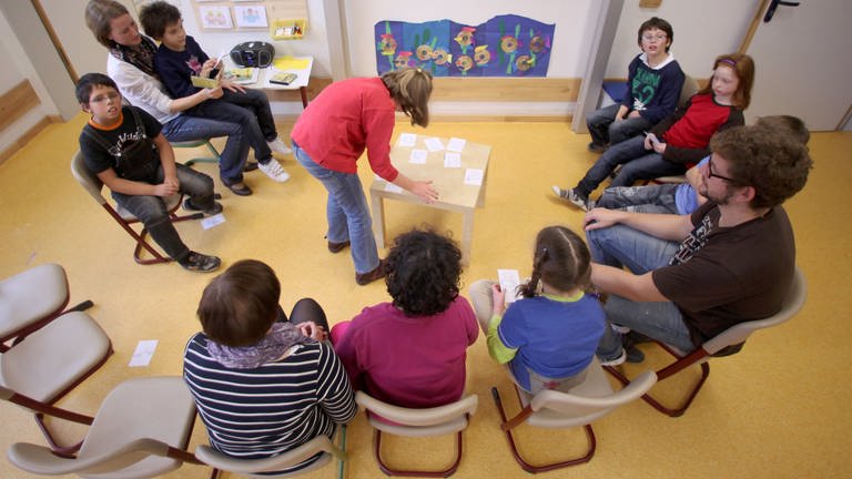Schüler und Schülerinnen mit und ohne Behinderung an einer Förderschule im Unterricht. (Foto: dpa Bildfunk, picture alliance / dpa | Fredrik von Erichsen )