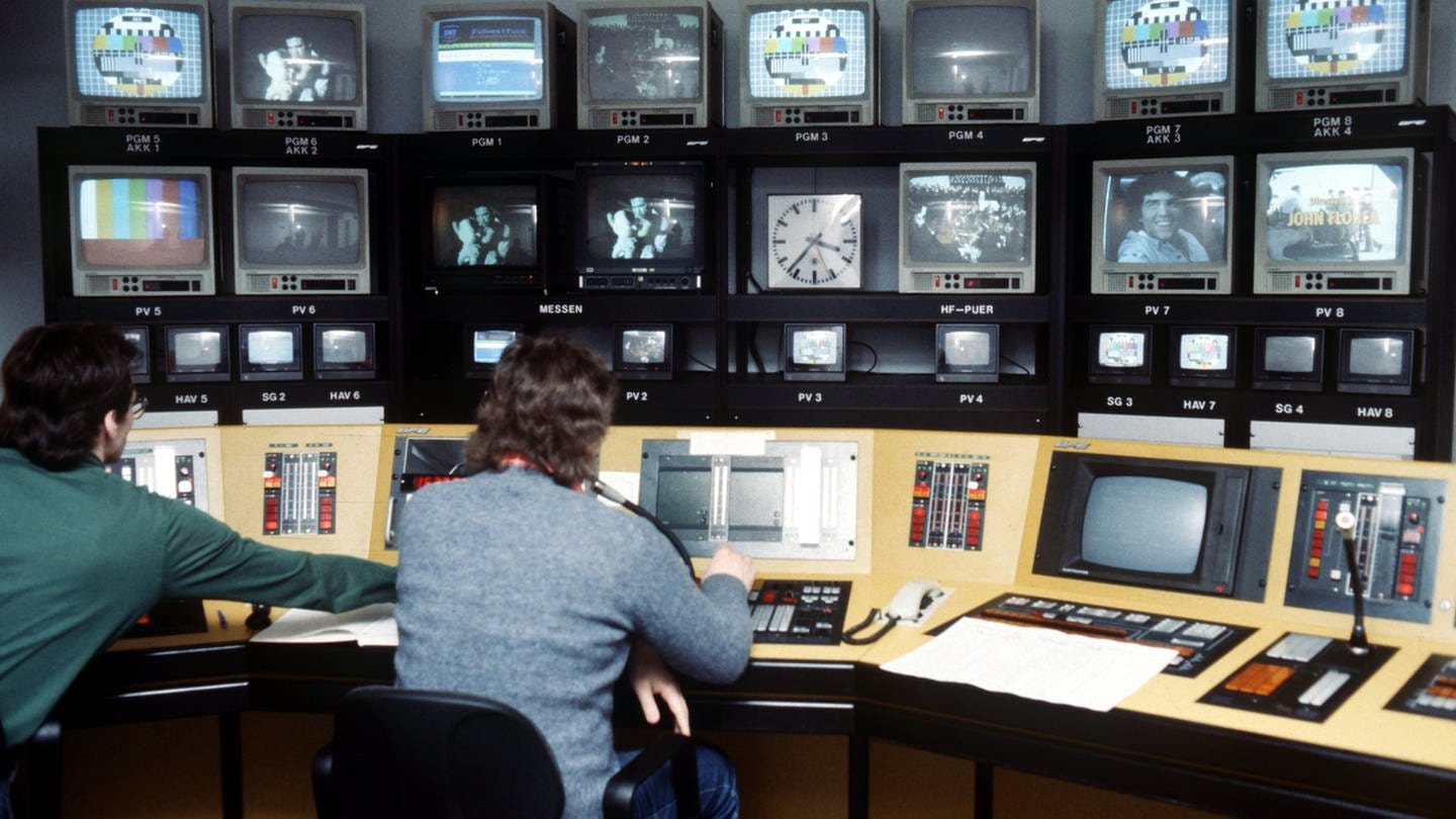 Mit der Programmgesellschaft für Kabel- und Satellitenrundfunk (PKS) geht am 1. Januar 1984 in Ludwigshafen der private Rundfunk an den Start. (Foto: dpa Bildfunk, Picture Alliance)