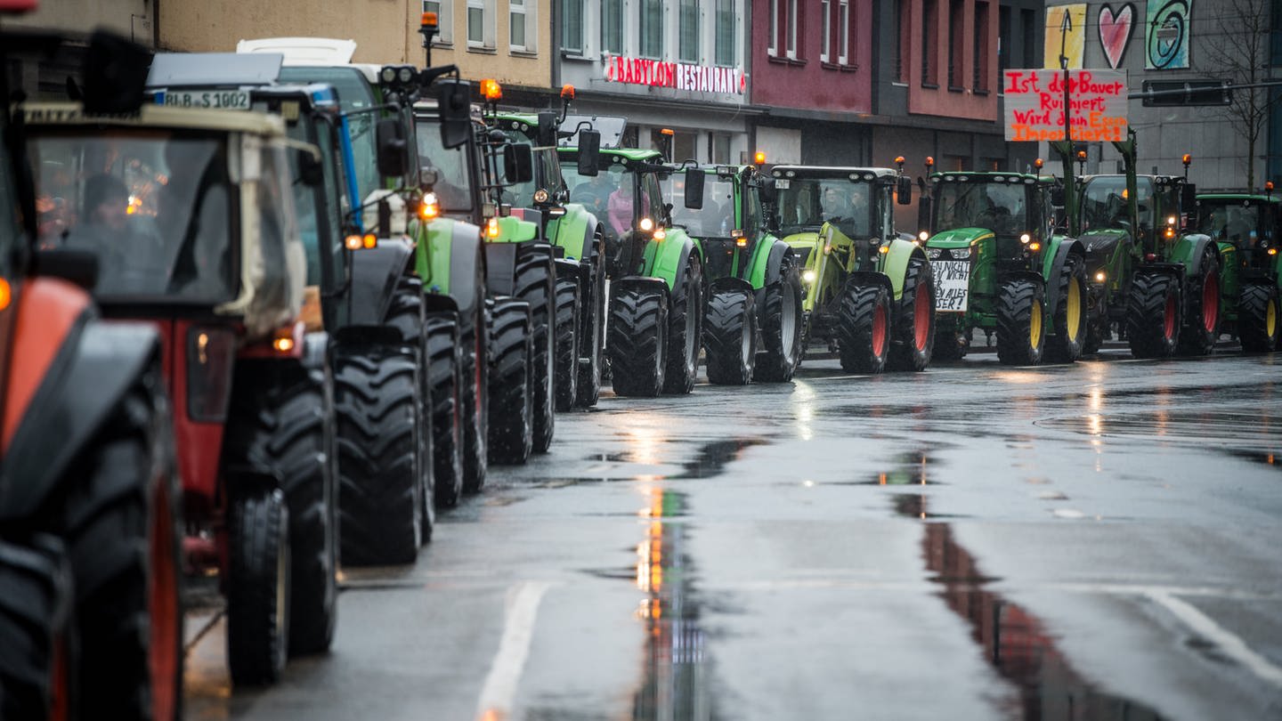 Protest gegen Sparpläne der Ampel: In Rheinland-Pfalz könnten landwirte mit ihren Traktoren Straßen und Autobahnen blockieren. (Foto: dpa Bildfunk, Picture Alliance)