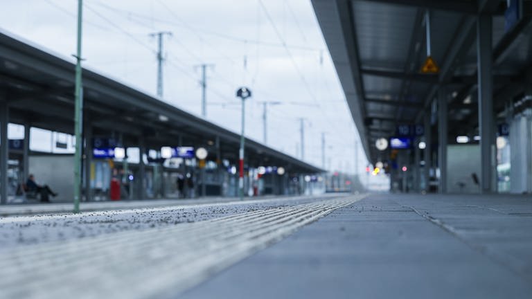 Leerer Bahnsteig in Dortmund