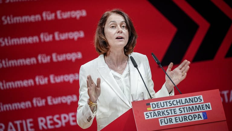 Katarina Barley (SPD), designierte Spitzenkandidatin für die Europawahl, spricht bei der Europadelegiertenkonferenz der SPD. (Foto: picture-alliance / Reportdienste, picture alliance/dpa | Kay Nietfeld)
