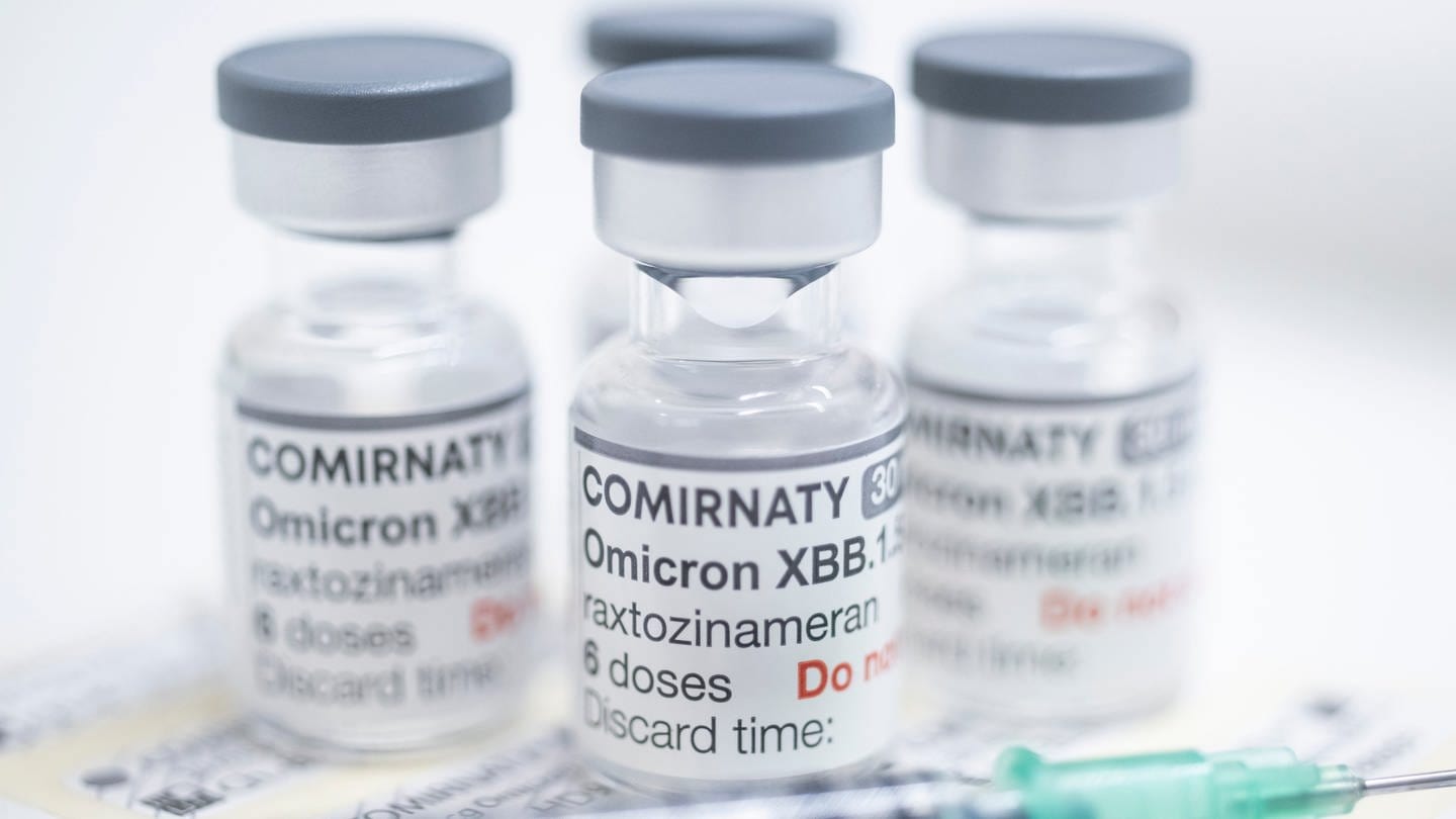 Comirnaty-Impfstoff-Fläschchen (Foto: dpa Bildfunk, picture alliance/dpa | Christophe Gateau)