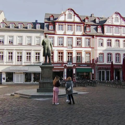 Platz im Zentrum einer Stadt (Foto: SWR)