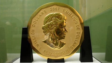 Die 100 Kilogramm schwere Goldmünze «Big Maple Leaf» (Foto: dpa Bildfunk, Picture Alliance)