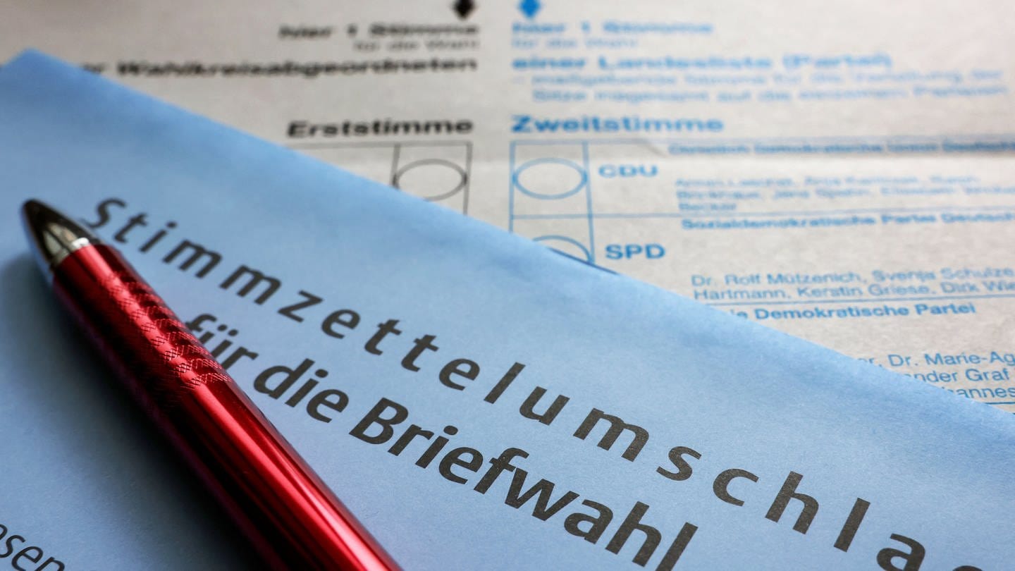 Immer mehr Menschen nutzen die Briefwahl (Foto: dpa Bildfunk, picture alliance/dpa | Oliver Berg)