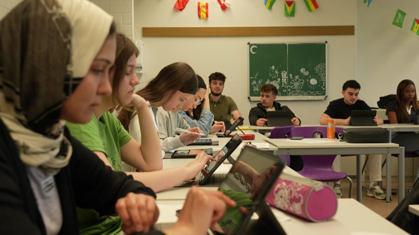 Digitale Geräte wie Tablets kommen auch im Schulunterricht in Rheinland-Pfalz zum Einsatz - bislang aber nicht an jeder Schule. (Foto: SWR)