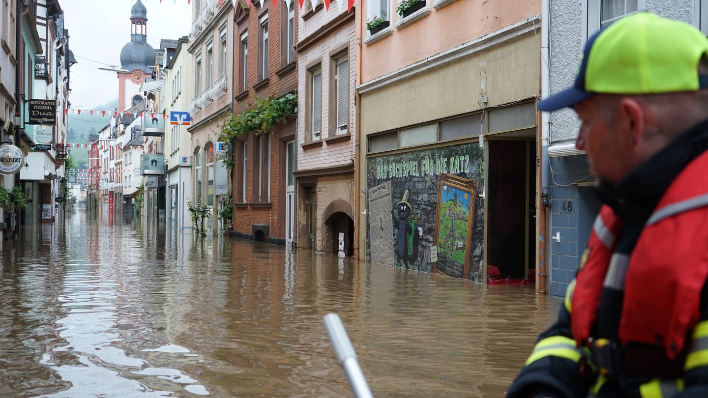 In Zell an der Mosel ist die Innenstadt völlig überschwemmt (Foto: Steil-TV)