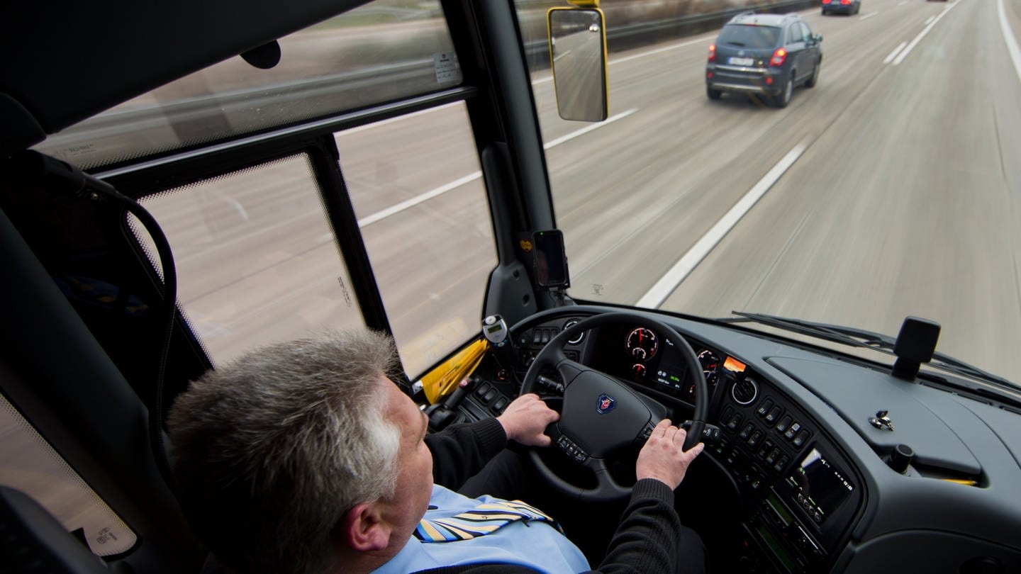Streik zu Ende: Busfahrer der private Unternehmen fahren wieder. (Foto: dpa Bildfunk, Picture Alliance)