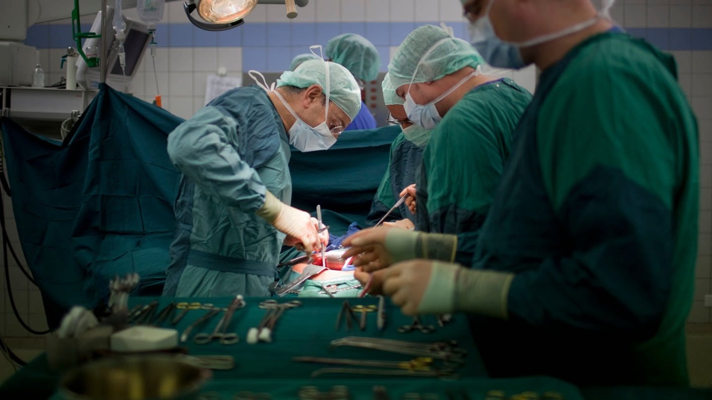 Eine Nierentransplantation ist mittlerweile eine Routine-Operation geworden. (Foto: dpa Bildfunk, picture alliance / photothek | Ute Grabowsky)