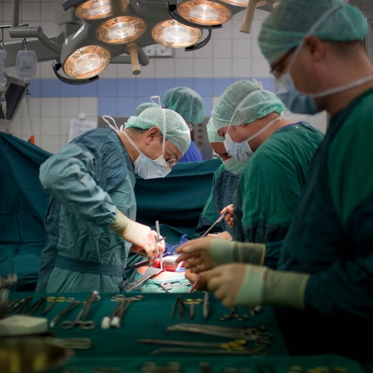 Eine Nierentransplantation ist mittlerweile eine Routine-Operation geworden.