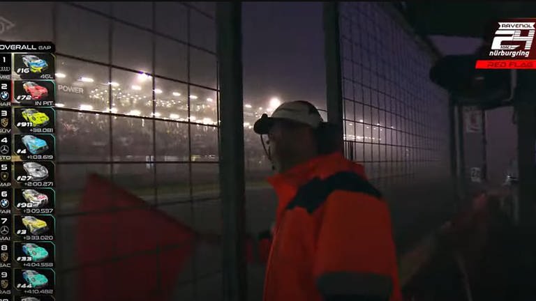 Kurz vor Mitternacht wurde das 24-Stunden-Rennen auf dem Nürburgring wegen Nebels unterbrochen.