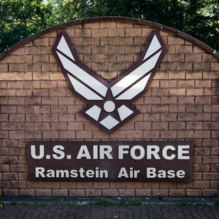 Einganz zur US Airbase Ramstein (Foto: picture-alliance / Reportdienste, picture alliance / Frank Duenzl | Frank Duenzl)