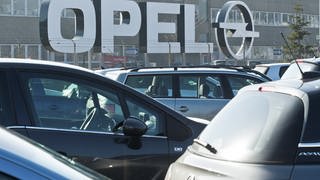 Im Opelwerk Kaiserslautern wird wieder produziert nach dem Corona-Lockdown (Foto: picture-alliance / Reportdienste, picture alliance / Martin Goldhahn/View/dpa)